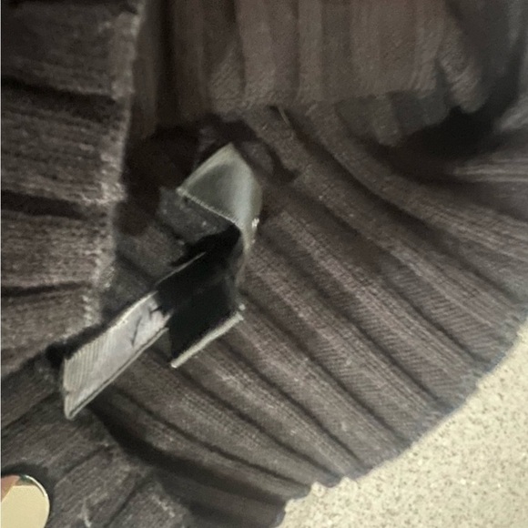 Ship Dec 4 St. John Sleeveless Mock Turtleneck Sweater Decorative Metal Buttons - Picture 10 of 10